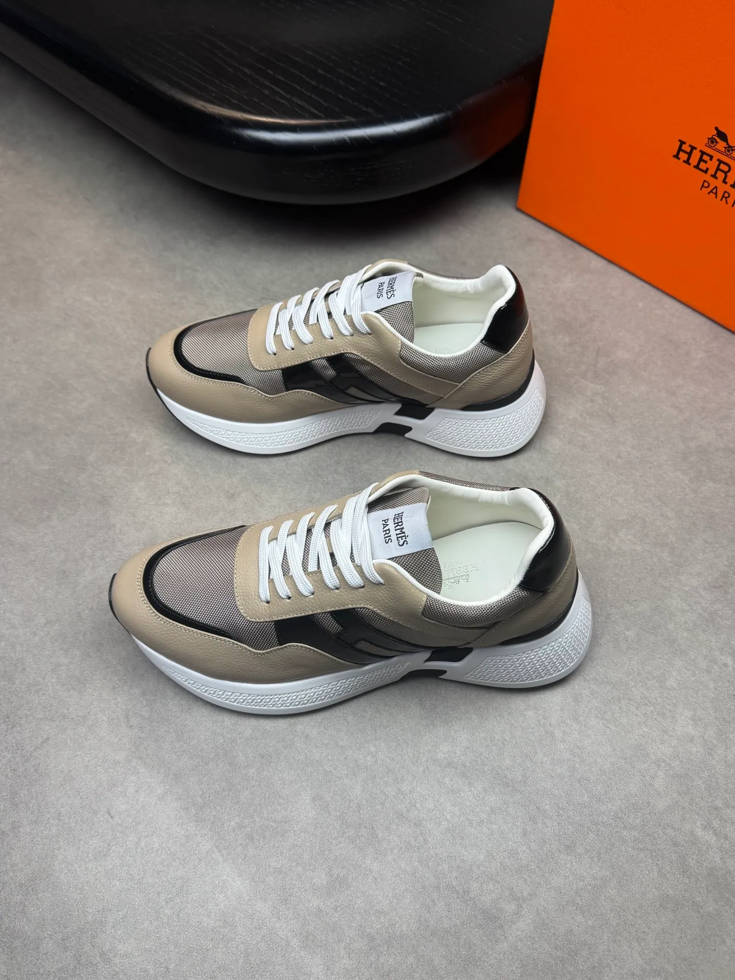 [HERMES] Hermès men's shoes 💰520💰 - high-end quality original items 🔍🔍🔍 casual sports shoes - upper: 🔝 pebbled calfskin, brand high mercerized canvas, body sewn with brand ´H´ totem, tongue brand logo cloth label - lining: water-dyed cowhide -Outsole: Ultra-light T men's shoes 💰U foam·rubber; two-color molded outsole -Ultra-high quality control·Fine workmanship: highlighted (high-end·luxury·grade) -Size: 39-44 (38, 45, can be customized)